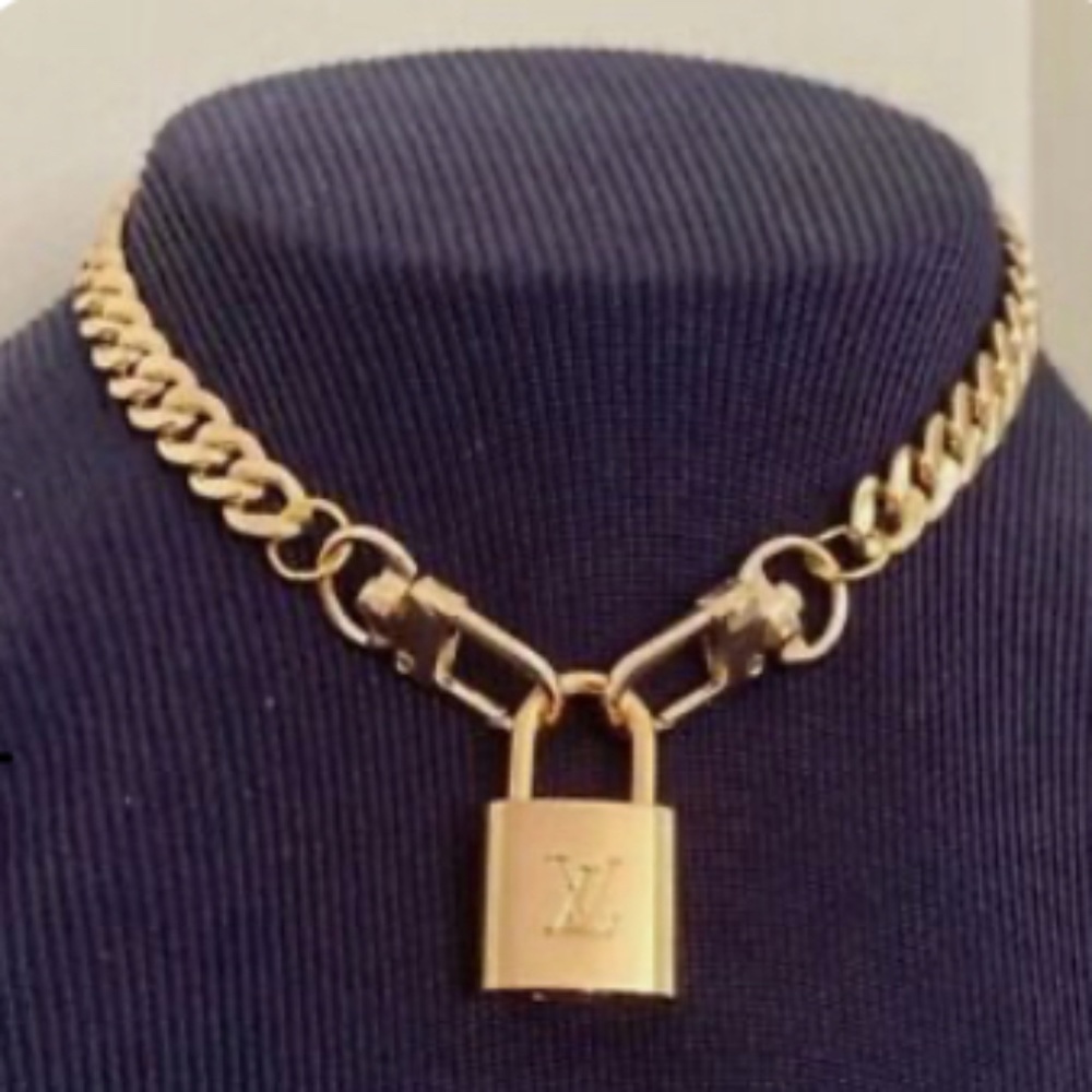 Mint Condition Gold Lock and Key #312